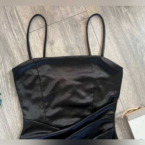 Windsor Wrapped In Stylish Satin Black Ruched Mini Dress. Size XS - Picture 5 of 11